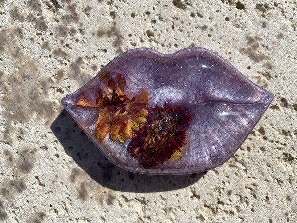 Casted Lavender Lip Incense Holder